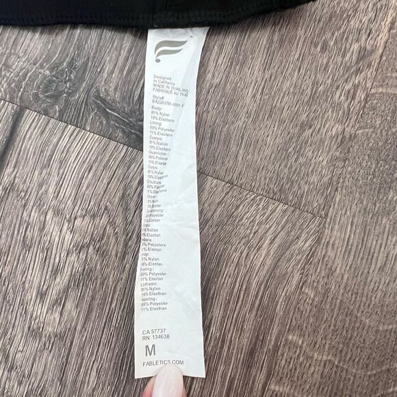 Fabletics Low Impact Crossover Sports Bra Medium - Picture 8 of 8